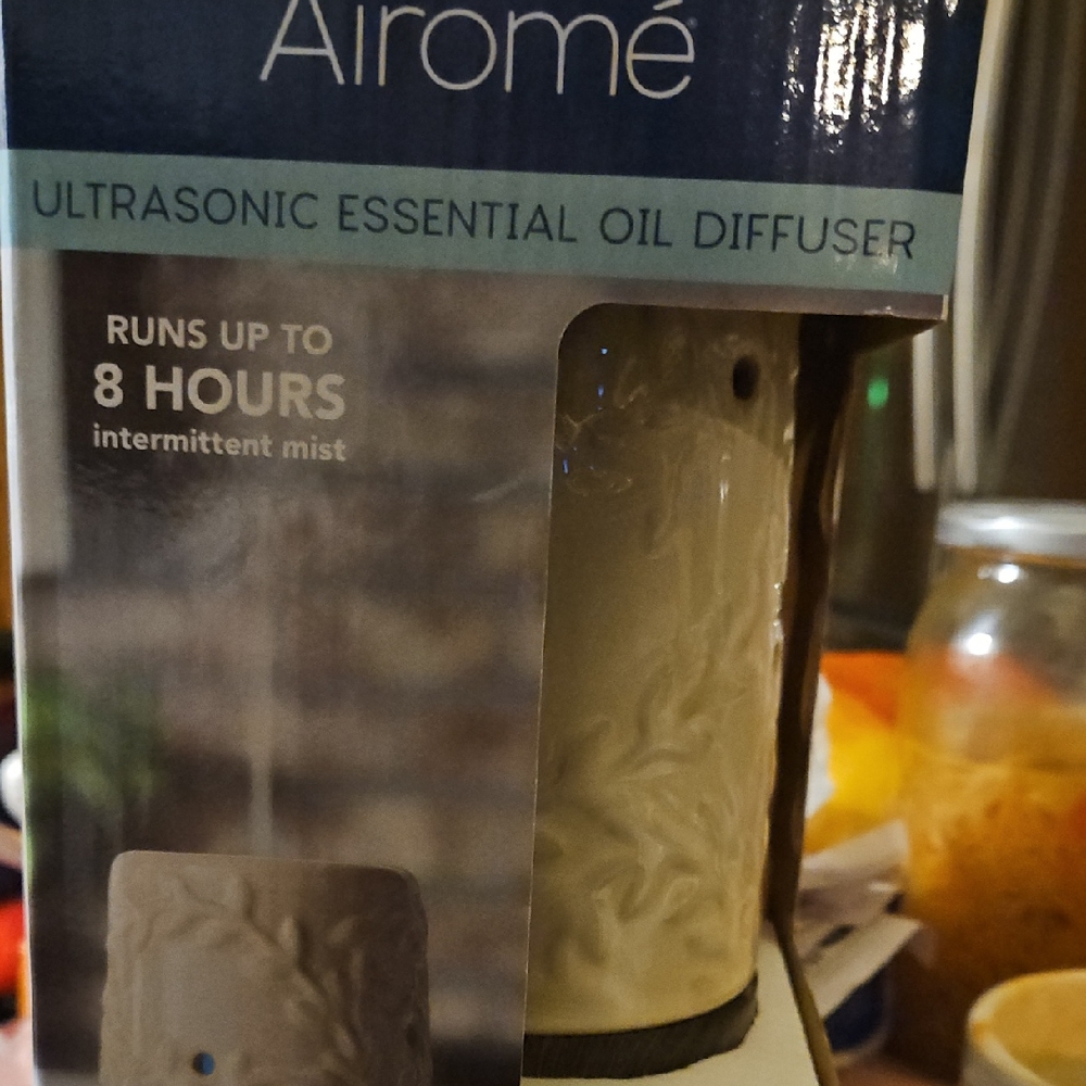 Airome Ultrasonic Essential Oil Diffuser 8 LED Colrs 2 Mist Modes 100ml Cap.